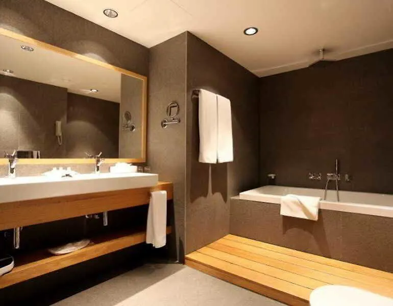 Holiday Inn - Tbilisi By Ihg 4*,